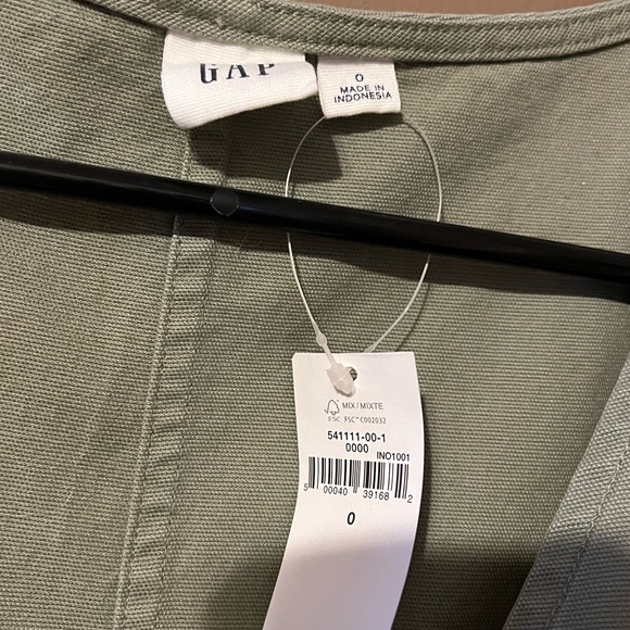 Gap Sage Green NWT Button Down V-Neck Jumpsuit - Picture 2 of 3